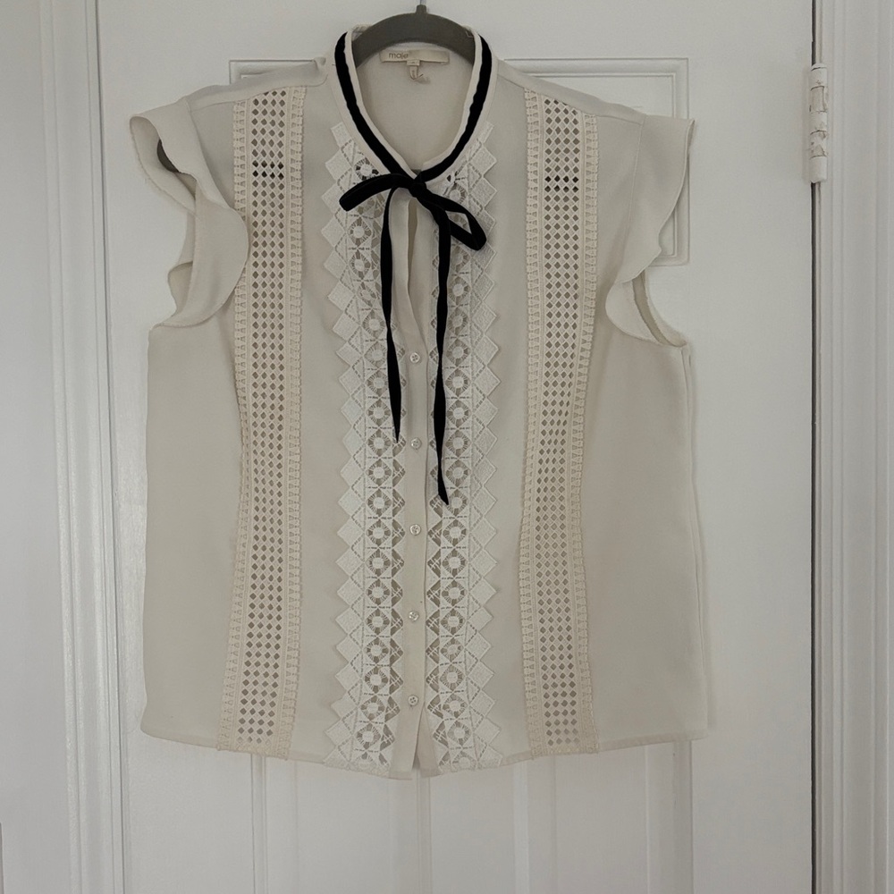 Elegant Cream Sleeveless Blouse with Bow